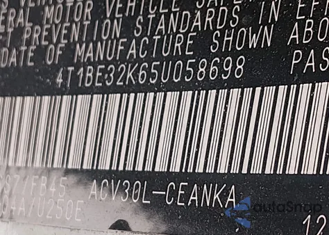 2005 Toyota Camry Le z USA, uszkodzony, nr VIN 4T1BE32K65U058698